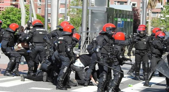 Policía anti motín