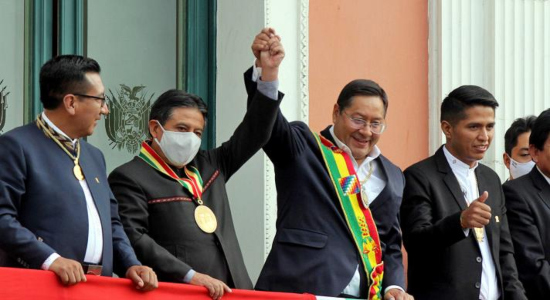  Freddy Mamani, David Choquehuanca, Luis Arce y Andrónico Rodríguez en el Palacio Legislativo en La Paz, Bolivia (Foto: EFE) 