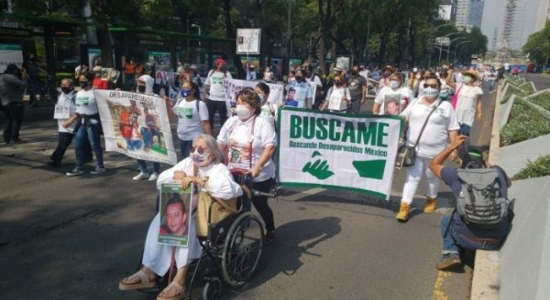 En la marcha se repitieron consignas como “hijo, escucha, es tu madre que lucha” y “te buscaré hasta encontrarte". | Foto: @movNDmx 