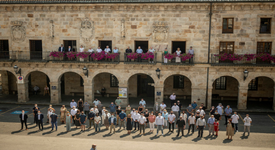 Foto de familia de los electos que se han dado cita en Bergara. (Jaizki FONTANEDA/FOKU)