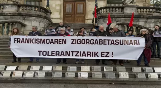 Miembros de la  Plataforma Vasca contra los crimenes del franquismo 