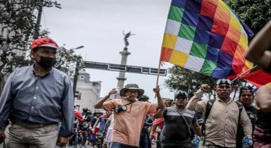 Las fuerzas populares ratificaron la ejecución del paro nacional para exigir la renuncia inmediata de Dina Boluarte. | Foto: EFE