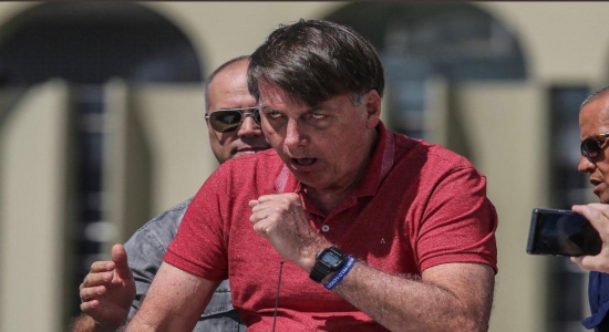 Bolsonaro tose durante la manifestación golpista del 19 de abril.