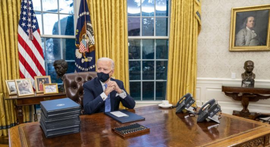 Biden en el despacho oval