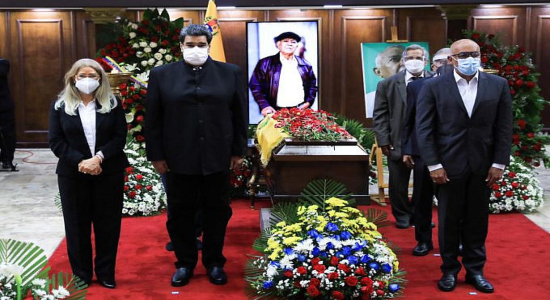 Maduro en capilla ardiente